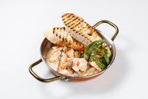 Креветки с мидиями в сливочном соусе