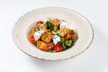 Теплый салат с курицей и баклажаном