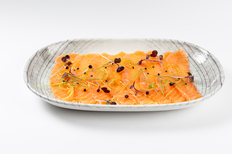 Лосось слабой соли в пряном маринаде